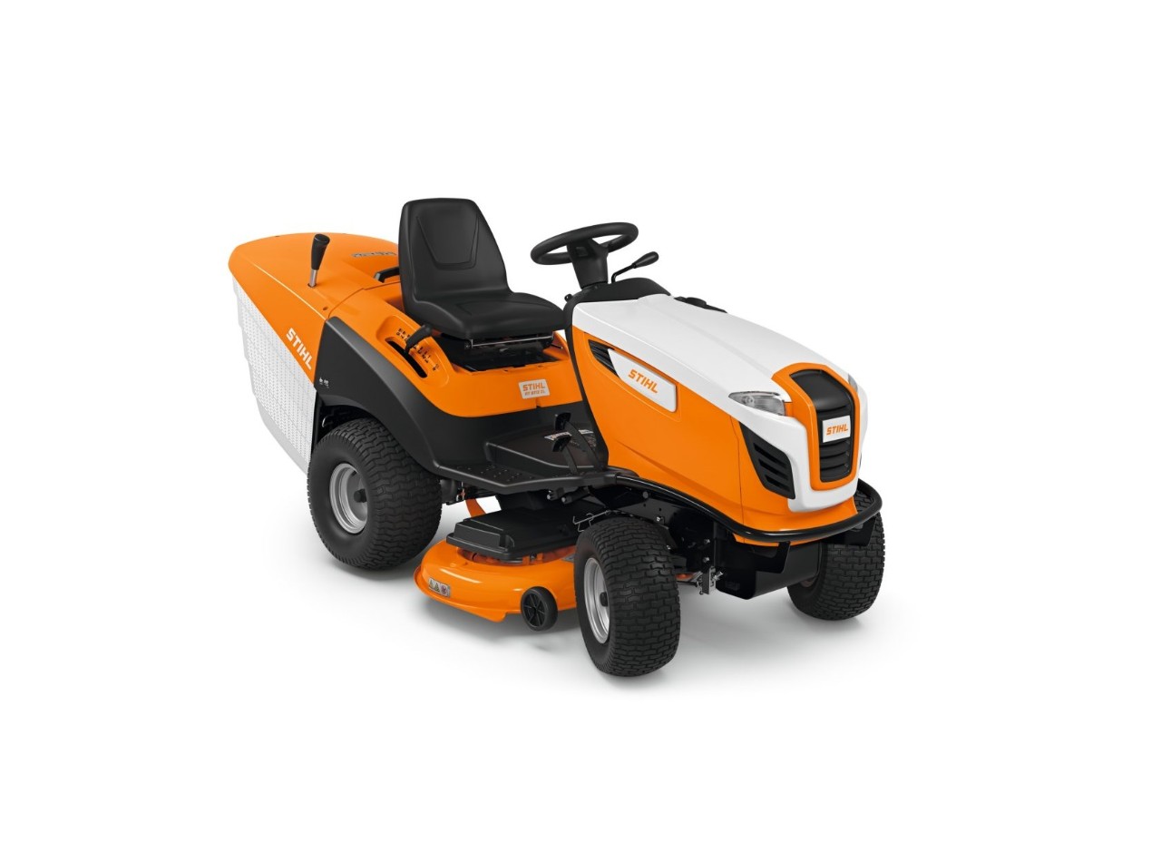 Тракторска косилка за трева STIHL RT 6112 ZL на бела позадина