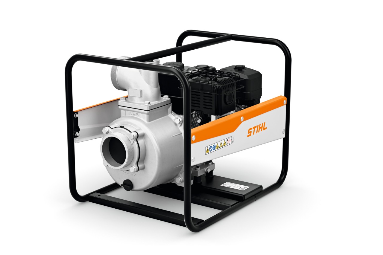 Водна пумпа STIHL WP 900 на бела позадина