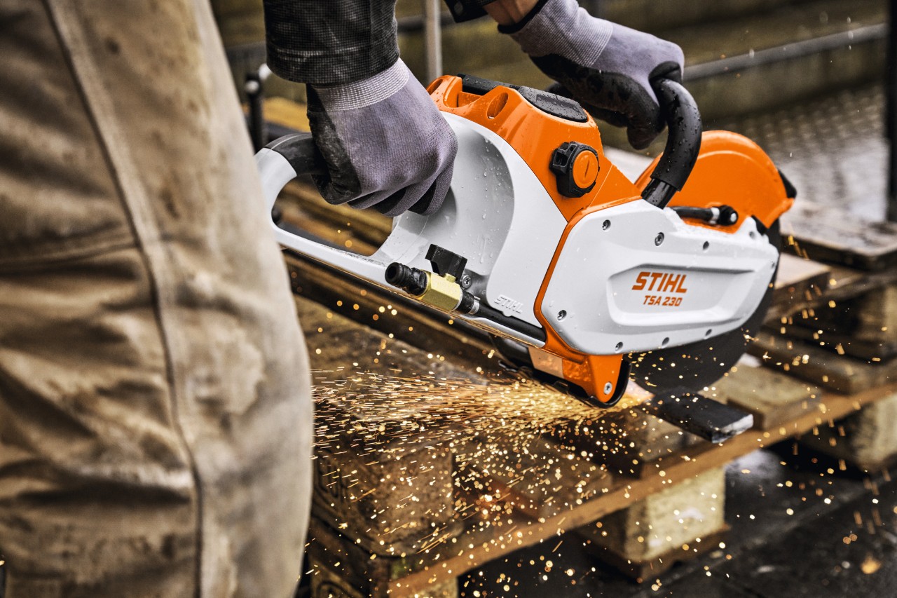Сечење метал со TSA 230 и батеријата STIHL ALLPRO 300.0 P(C)