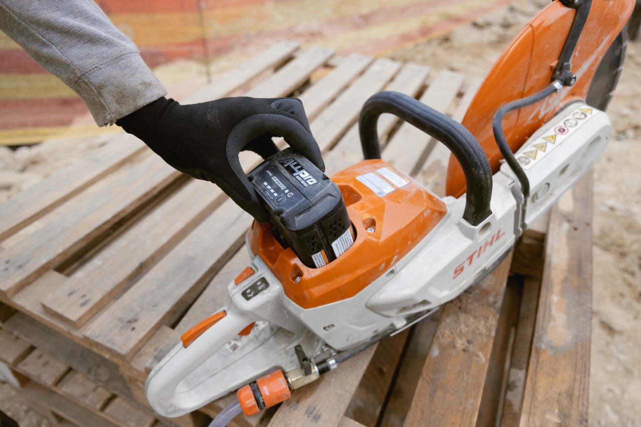 Во TSA 350 се користи батерија STIHL ALLPRO 300.0 P