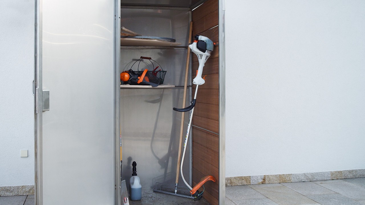 Откако ќе се исклучи, бензинскиот тример STIHL FS 38 се чува во ормар.